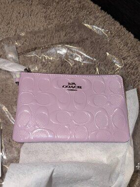 NWT Coach Outlet Corner Zip Wristlet In Signature Leather With Heart Charm